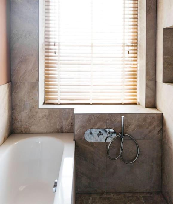Luxury, Central, Sun-Filled 3 Bed Haven In バース エクステリア 写真